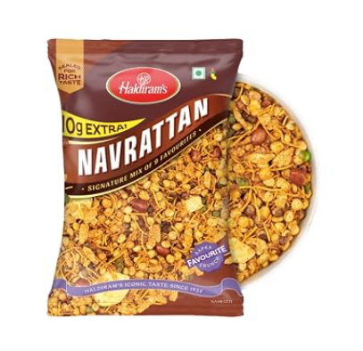Haldiram’s Navrattan Namkeen is a delicious and crunchy Indian mixed snack made with a flavorful combination of savory ingredients. Perfect for tea-time, everyday snacking, family gatherings, and festive occasions.