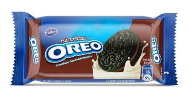 Oreo Chocolate Sandwich Biscuits are delicious chocolate-flavoured cookies with a smooth, creamy vanilla-flavoured filling. Perfect for snacking, tea-time, desserts, and everyday treats.
